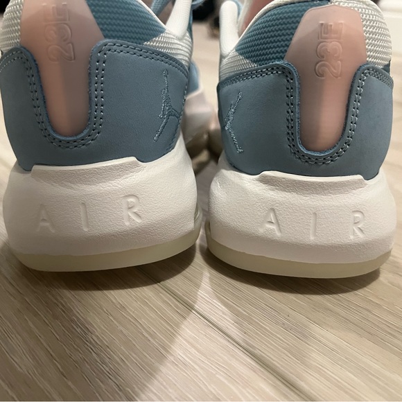 NWT Nike Air Jordan 200E  blue/pink women’s size 8.5 - Picture 2 of 4